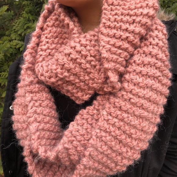 Rose infinity scarf - Picture 3 of 3